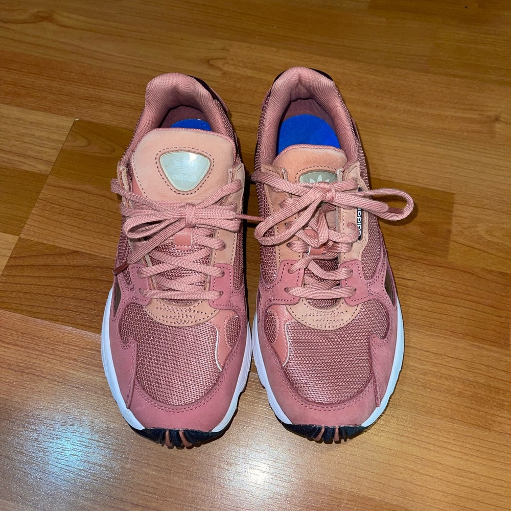 Adidas sneakers - size 7.5 in EUC